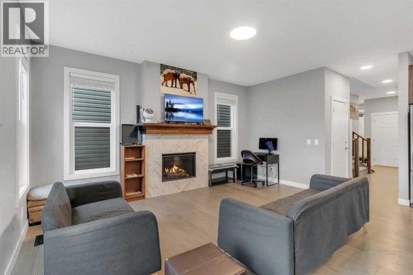 Living room - 154 Amblehurst Way Nw, Calgary, AB T3P2A1 Photo 3