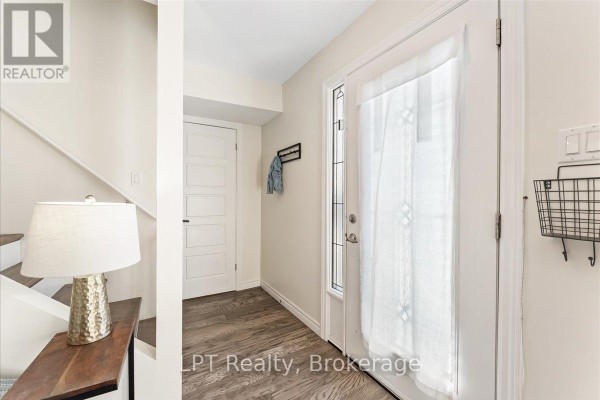 Family room - 154 Beach Road, Georgina, ON L4P2L7 Photo 5