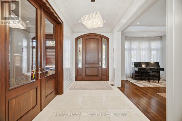 Living room - 154 Burbank Drive, Toronto, ON M2K1P1 Photo 4