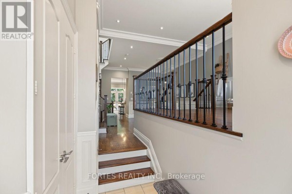 Primary Bedroom - 154 Holborne Avenue, Toronto, ON M4C2R6 Photo 5