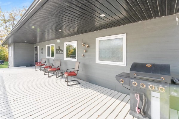 Living room - 154 Lakeshore Road, Steep Rock, MB R0C2Y0 Photo 3