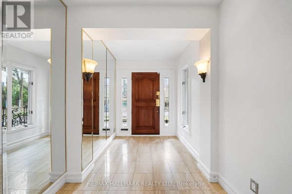 Bathroom - 154 Valley Road, Toronto, ON M2L1G4 Photo 5