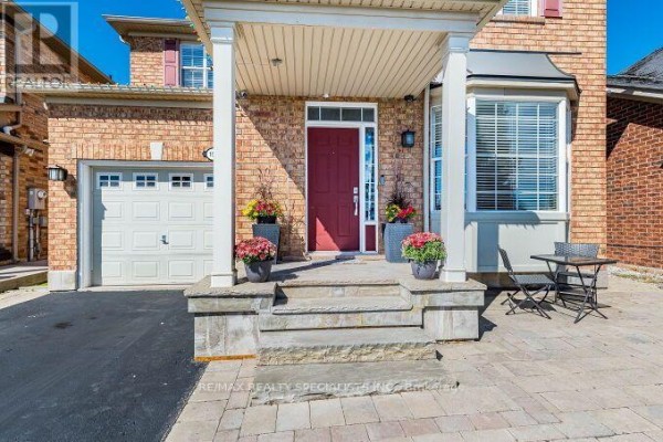 Kitchen - 154 Valleyway Drive, Brampton, ON L6X0N3 Photo 3