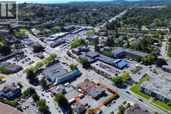 1540 Cedar Hill Cross Rd, Saanich, BC V8T1N3 Photo 4