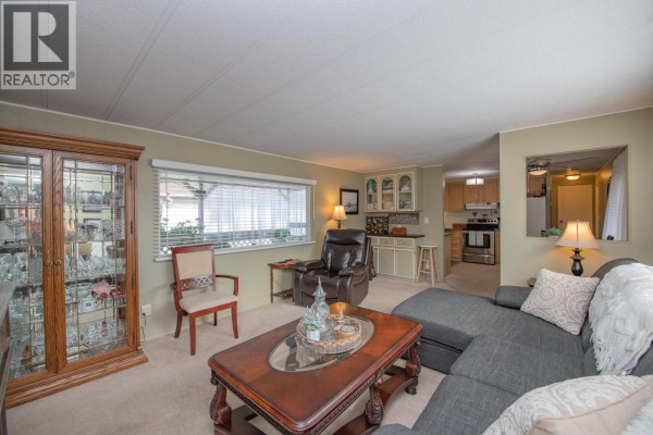 Full bathroom - 15401 Kalamalka Lake Road Unit# 3a, Coldstream, BC V1B1Z3 Photo 5