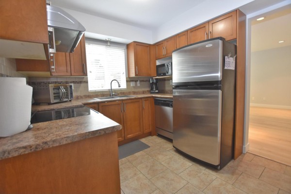 15402 96a Avenue, Surrey, BC V3R7H2 Photo 4