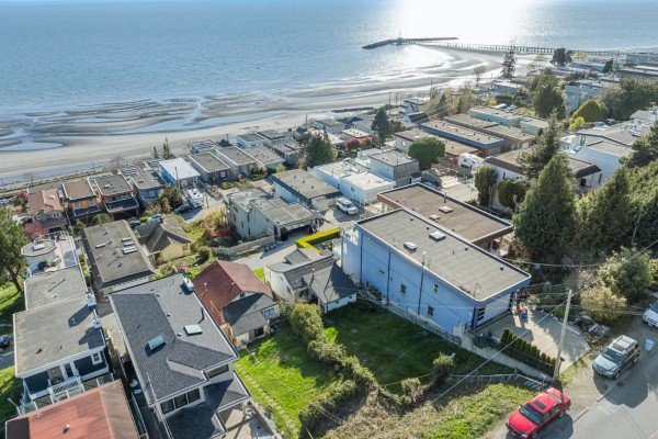 15412 Columbia Avenue, White Rock, BC V4B1J9 Photo 2
