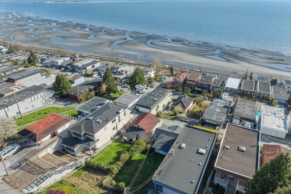 15412 Columbia Avenue, White Rock, BC V4B1J9 Photo 3