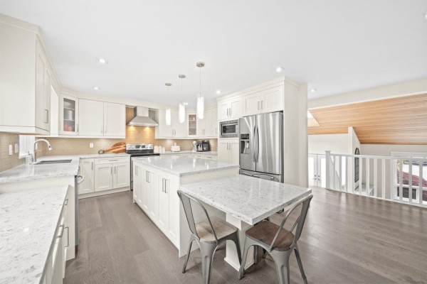 15412 Kilkee Place, Surrey, BC V3S6E8 Photo 2