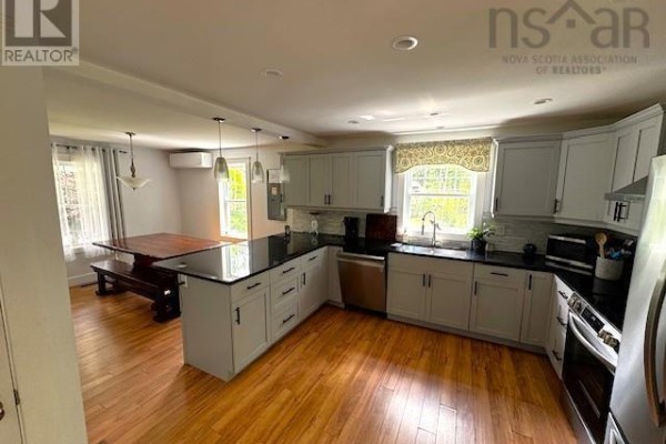 Laundry / Bath - 1543 King Street, Bridgewater, NS B4V1C4 Photo 4