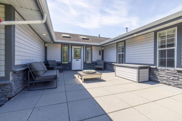 15430 Kilmore Close, Surrey, BC V3S6N9 Photo 4