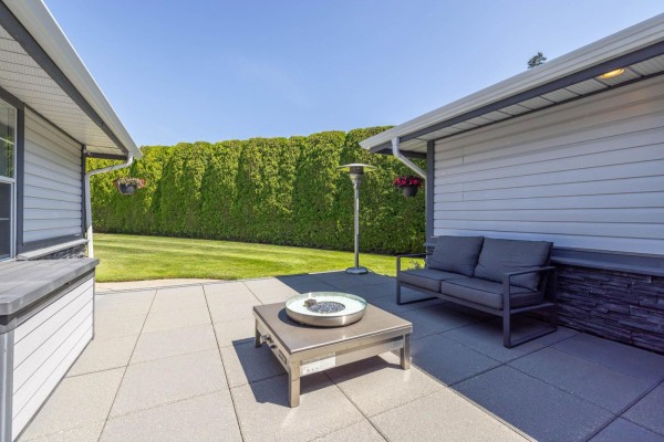 15430 Kilmore Close, Surrey, BC V3S6N9 Photo 5