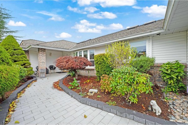 15435 Killarney Place, Surrey, BC V3S7G9 Photo 2