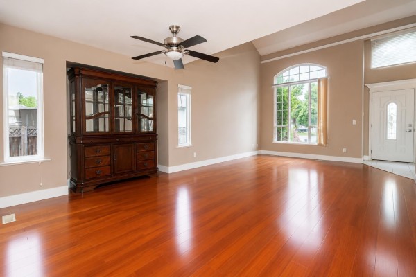 15445 109a Avenue, Surrey, BC V3R0X6 Photo 4