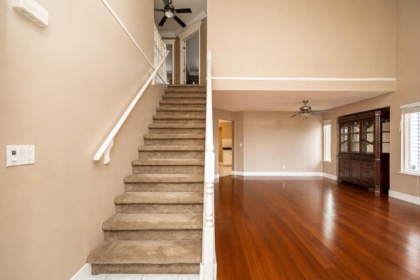 15445 109a Avenue, Surrey, BC V3R0X6 Photo 5