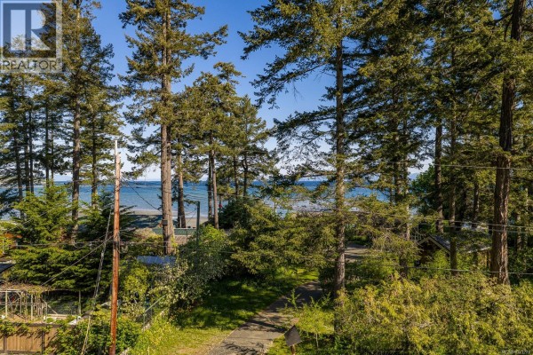 1545 Kye Bay Rd, Comox, BC, photo 2