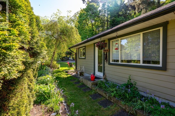 Primary Bedroom - 1545 Kye Bay Rd, Comox, BC V9M3T7 Photo 4