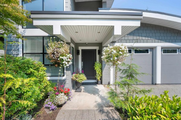 15461 18th Avenue, Surrey, BC V4A1X1 Photo 3