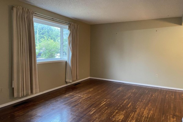 15463 16a Avenue, Surrey, BC V4A1T2 Photo 2