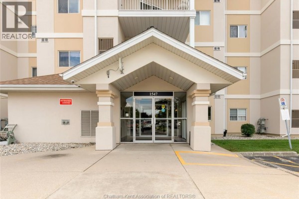 3pc Ensuite bath - 1547 Grand Marais Road West Unit# 406, Windsor, ON N9E4W3 Photo 2