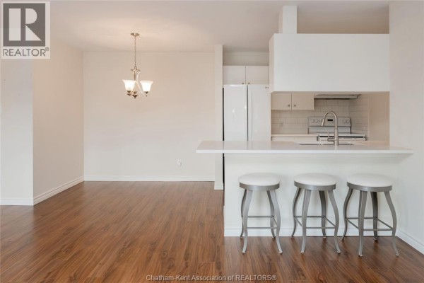 Kitchen - 1547 Grand Marais Road West Unit# 406, Windsor, ON N9E4W3 Photo 5