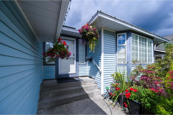 15477 93a Avenue, Surrey, BC V3R9P9 Photo 4