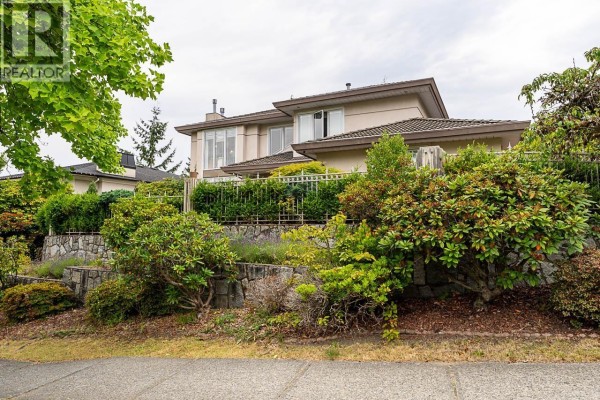 1548 Parkway Boulevard, Coquitlam, BC V3E2Y5 Photo 3