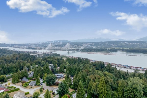 15482 112 Avenue, Surrey, BC V3R6H1 Photo 4