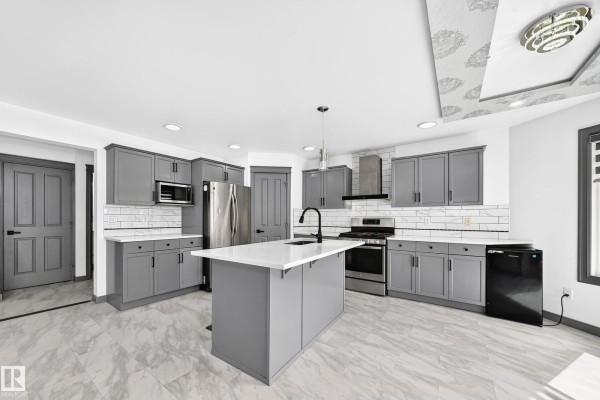 Primary Bedroom - 1549 37c Av Nw, Edmonton, AB T6T0E1 Photo 5