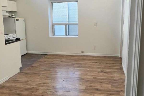 1549 O'connor Drive, Toronto, ON M5B2E7 Photo 5
