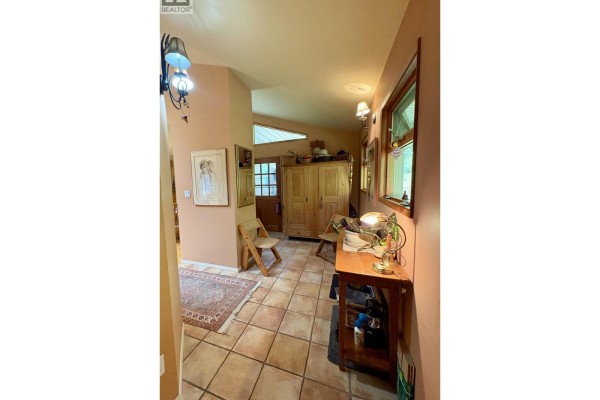 1549 Park Avenue, Roberts Creek, BC V0N2W2 Photo 5