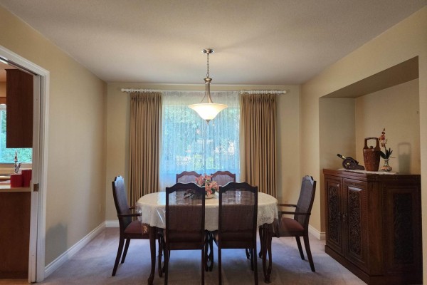 15499 91a Avenue, Surrey, BC V3R9X1 Photo 5
