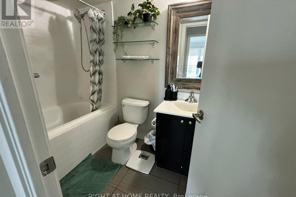 155 - 155 Legion Road N, Toronto, ON M8Y0A7 Photo 2