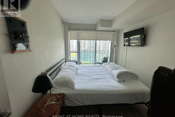 155 - 155 Legion Road N, Toronto, ON M8Y0A7 Photo 3