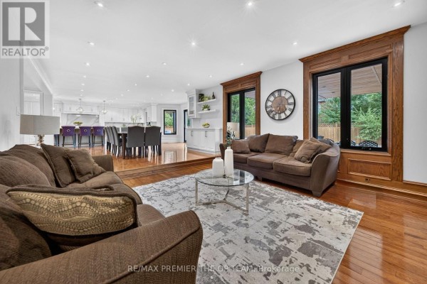 Sitting room - 155 Dianawood Ridge, Vaughan, ON L4L6W9 Photo 4