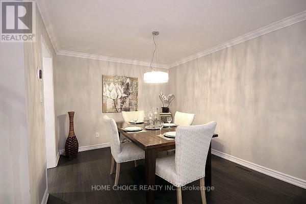 Living room - 155 Hollandview Trail, Aurora, ON L4G7J2 Photo 3