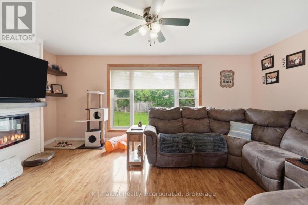 Foyer - 155 James Street, Central Huron, ON N0M1L0 Photo 4