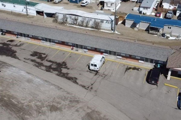 155 North Service Road W, Swift Current, SK S9H3W1 Photo 2