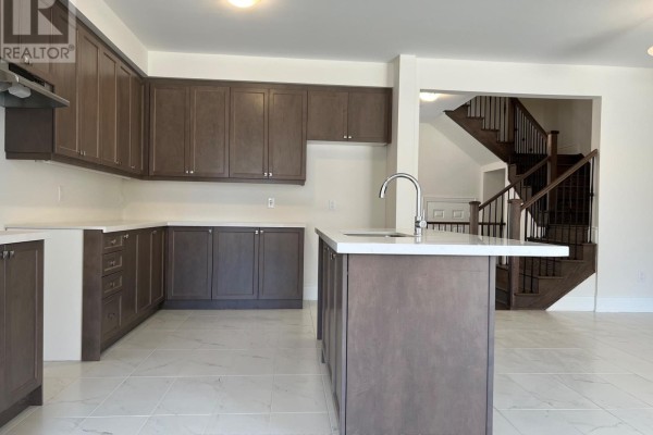 Family room - 155 Silk Twist Drive, East Gwillimbury, ON L9N1E2 Photo 5