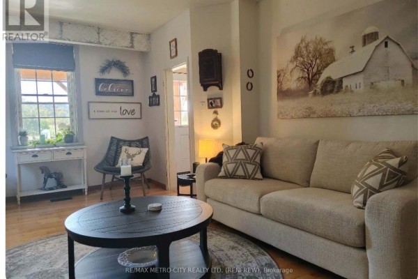 Family room - 155 Storie Road, Horton, ON K7V3Z8 Photo 4