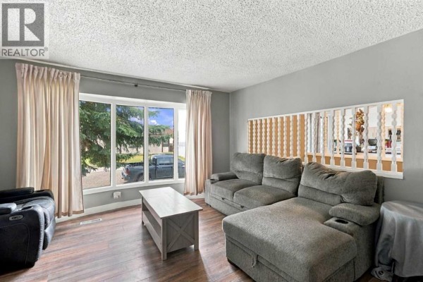 Dining room - 155 Templevale Road Ne, Calgary, AB T1Y4V9 Photo 4