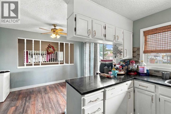 Kitchen - 155 Templevale Road Ne, Calgary, AB T1Y4V9 Photo 5