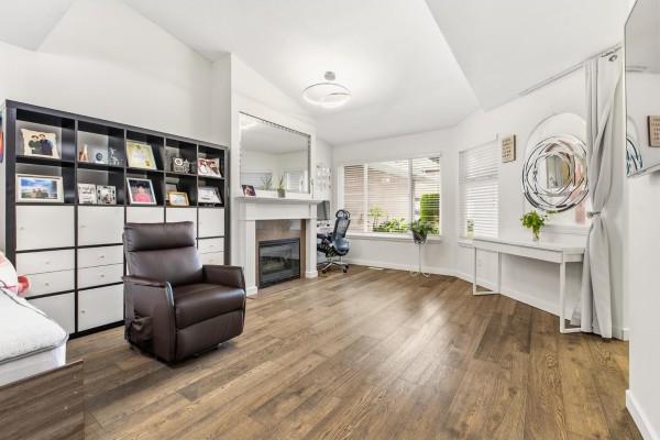 154 15501 89a Avenue, Surrey, BC V3R0Z5 Photo 5
