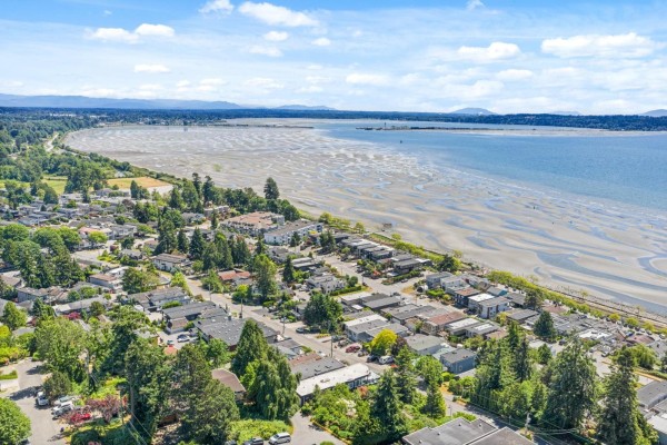 15507 Columbia Avenue, White Rock, BC V4B1K5 Photo 2