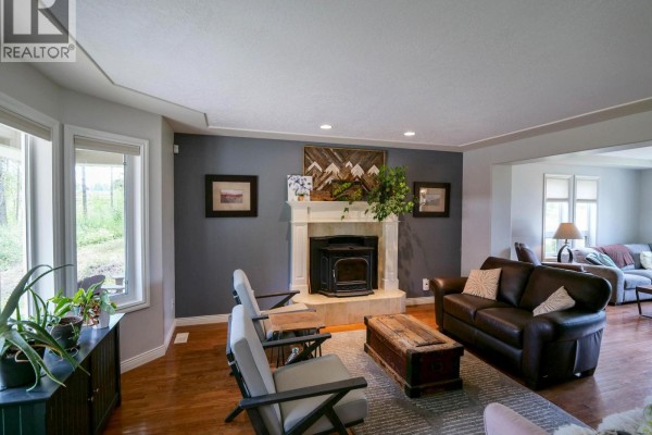 Kitchen - 1551 View Drive, Quesnel, BC V2J6G1 Photo 4