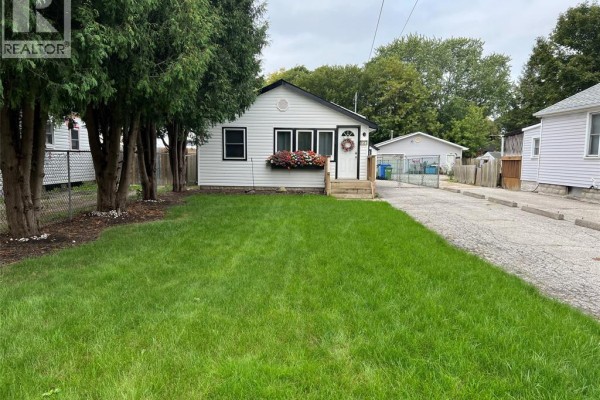 1553 South Cameron, Windsor