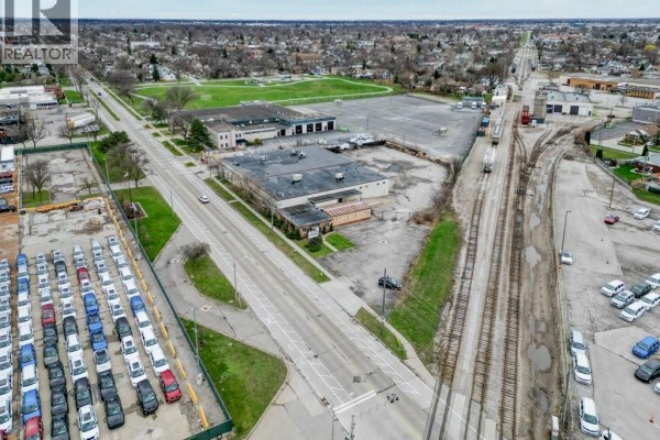 1555 Kildare Road, Windsor, ON N8W2W3 Photo 4