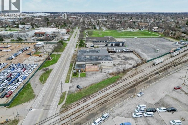 1555 Kildare Road, Windsor, ON N8W2W3 Photo 5