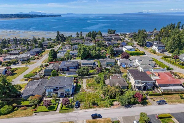 15554 Cliff Avenue, White Rock, BC V4B1V7 Photo 4