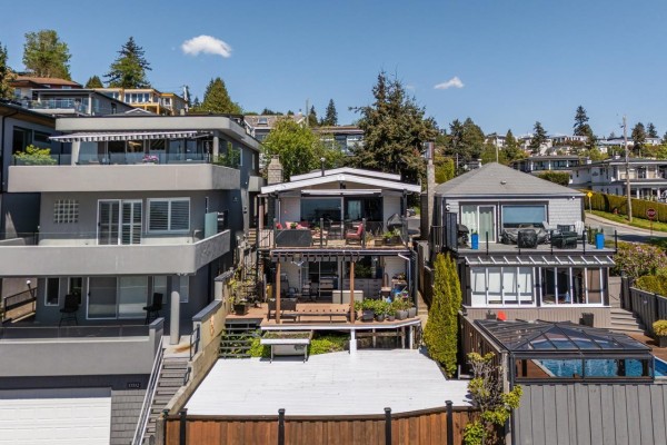 15556 Columbia Avenue, White Rock, BC V4B1K4 Photo 4